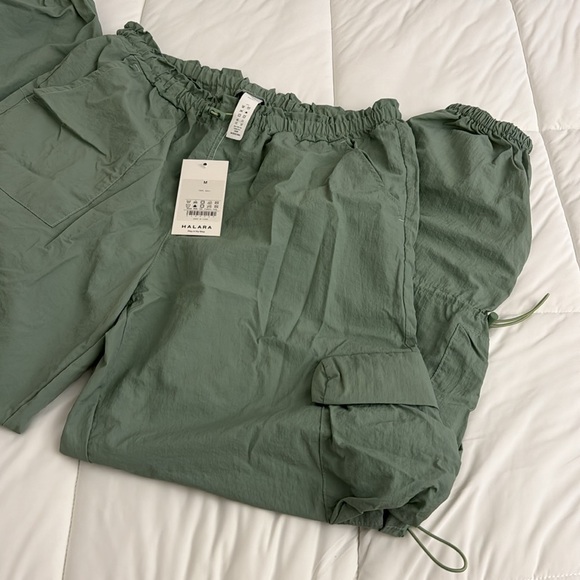 Halara parachute joggers - Picture 2 of 5